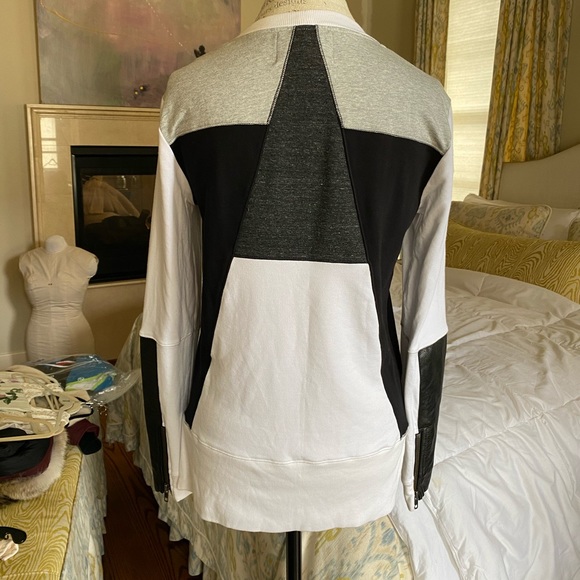 Color-block Sweater - Picture 5 of 6